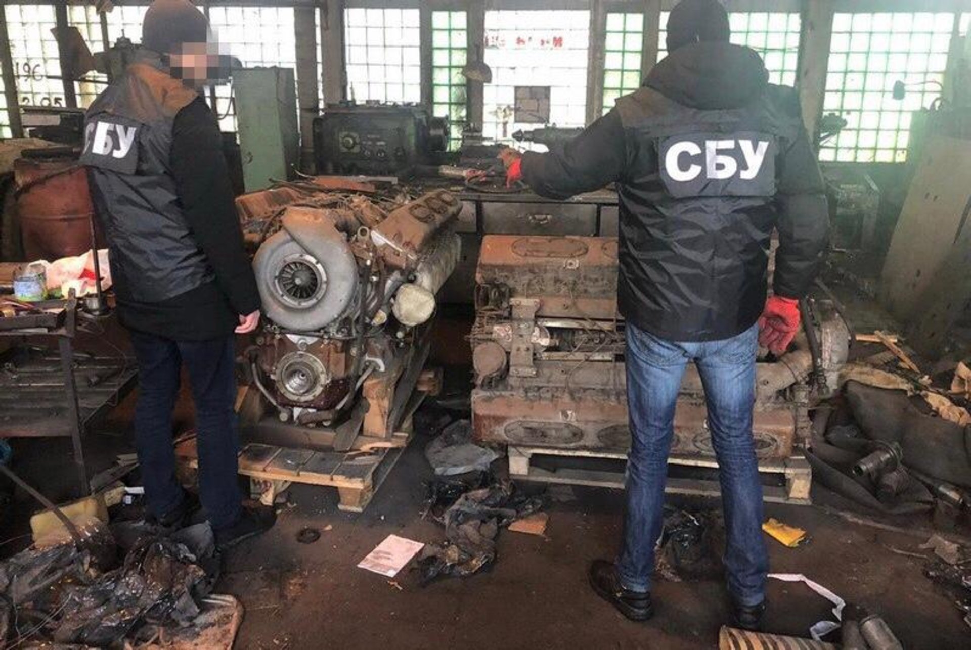 У Львівській області контррозвідка СБУ блокувала нелегальний транзит через Україну комплектуючих до броньованої техніки. Фото СБУ Львівщини