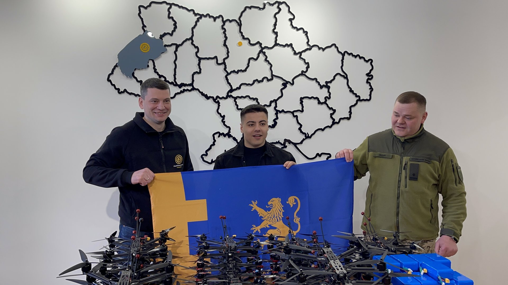 На Львівщині відомий співак передав дрони для військових, фото Олег Довганик, Четверта студія