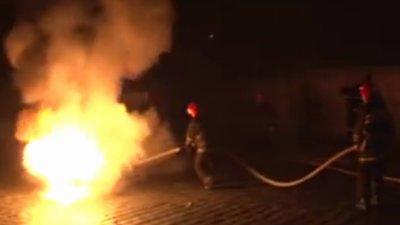 У центрі Львова під час руху спалахнув автомобіль таксі з пасажирами