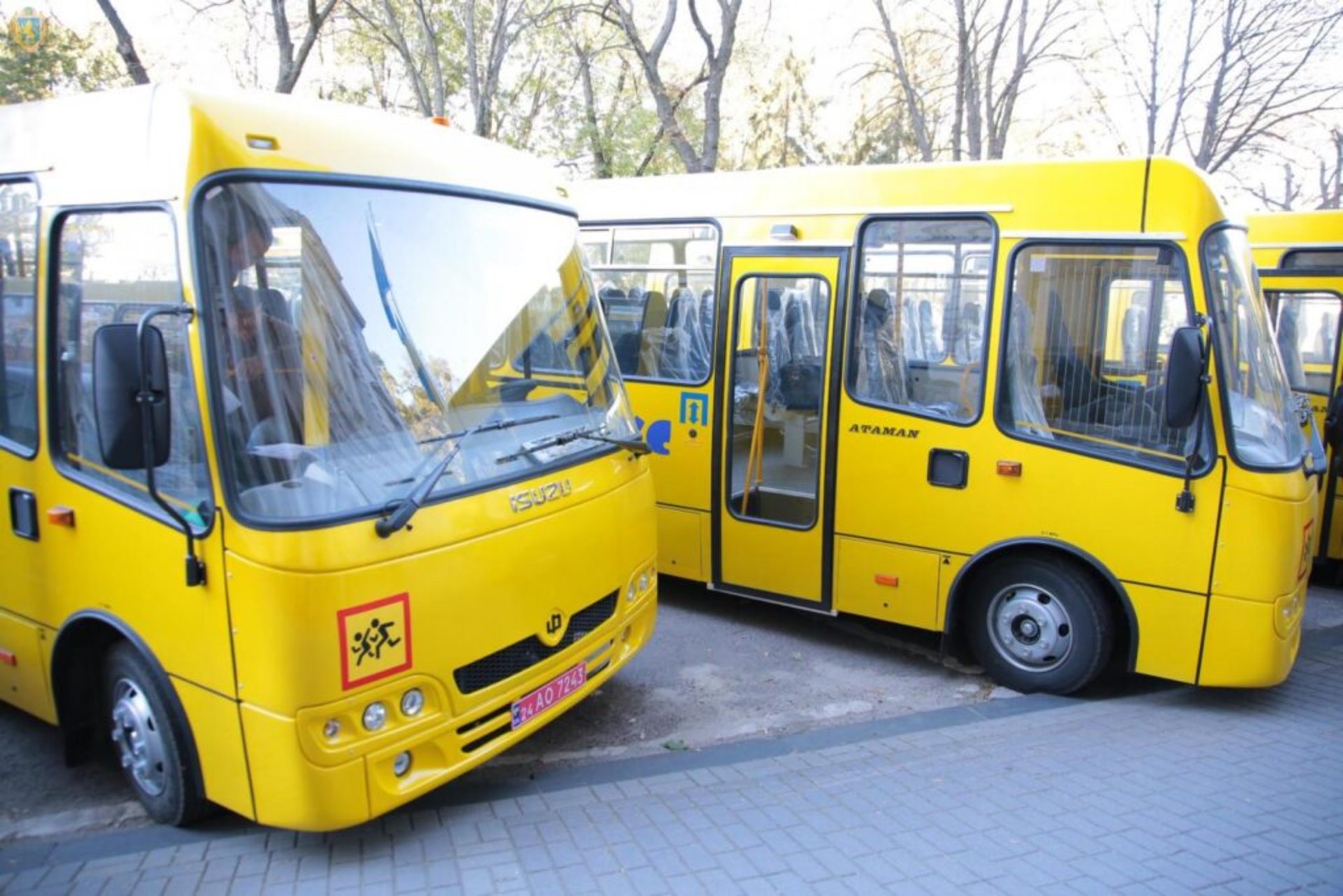 Ще 11 автобусів «Школярик» передали відділам освіти громад Львівщини