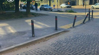 У Львові пошкодили улюблені стовпчики Садового (ФОТО)