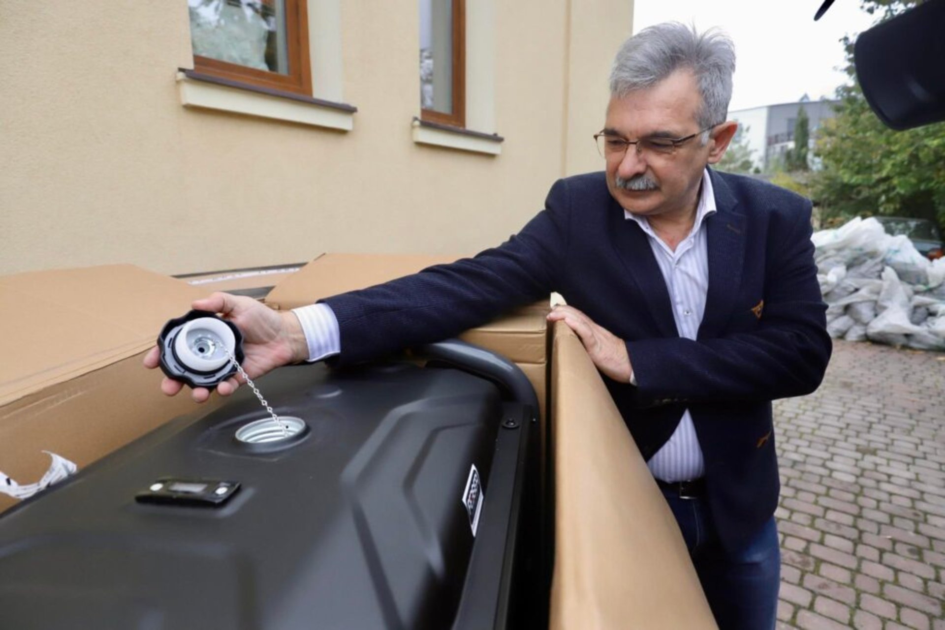 Українські музейники отримали від німецьких колег електрогенератори та осушувачі повітря