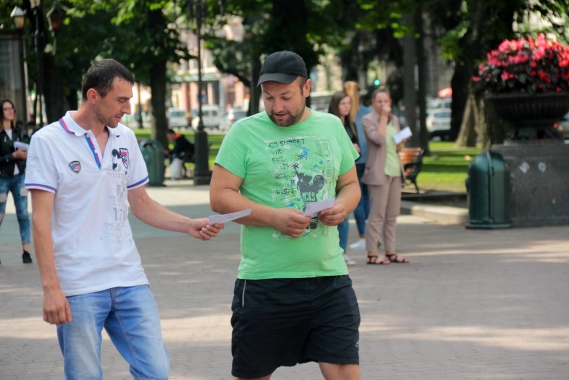 Мешканців Львівщини закликали не брати заробітну плату в конвертах