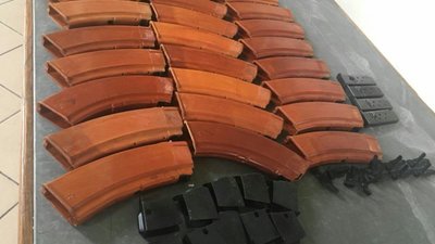 Двоє львів’ян намагалися рейсовим автобусом вивезти до Польщі магазини до автоматів та пістолетів