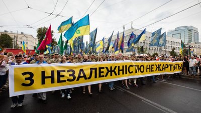 Держава хоче бачити і шанувати своїх героїв, - Порошенко