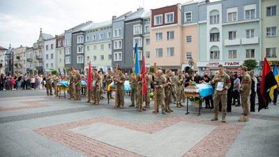 Дрогобич попрощався із трьома захисниками (ФОТО)
