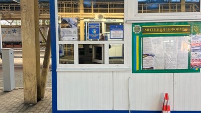 На Львівщині на виїзд з України оформлено 166 автобусів