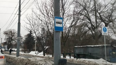У Львові досі не розчистили зупинки (ФОТО)