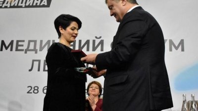 Порошенко вручив медикам Львівщини Державні нагороди