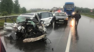 На Львівщині не розминулись пʼятеро автомобілів (ФОТО)