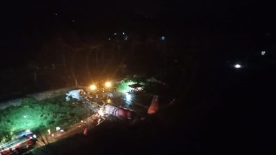 В Індії пасажирський літак з близько 200 людьми розбився під час приземлення (ФОТО)