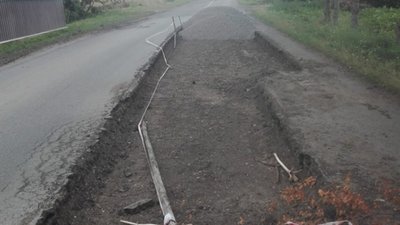 Селяни на Львівщині просять владу ліквідувати «непристойний» вигляд Головної вулиці (ФОТО)