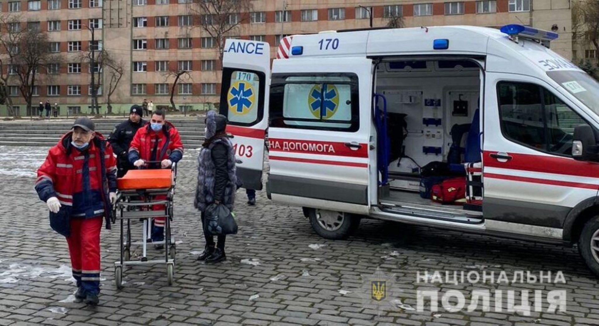 Гелікоптер доставив до Львова підлітка з важкою травмою живота
