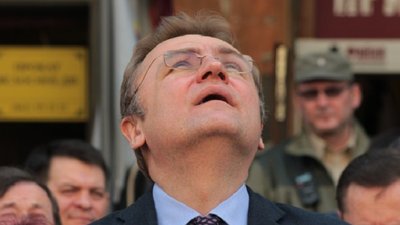 Садовий розповів про плани щодо ремонтів доріг у Львові