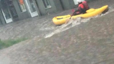 Як після сильної грози затопило Львів (ВІДЕО)