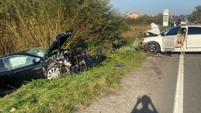 На Львівщині два автомобілі перетворились на брухт: двоє людей травмовані (ФОТО)