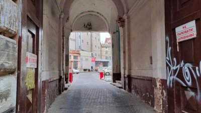 У Львові просять врятувати історичну браму (ФОТО)