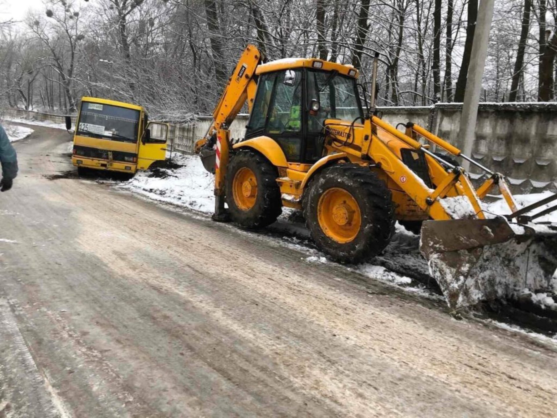 На Львівщині маршрутка злетіла з траси, фото Мій Новояворівськ