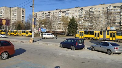 У Львові на Княгині Ольги зупинились трамваї (ФОТО)