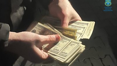 На Львівщині платили 11 тисяч доларів за виїзд за кордон