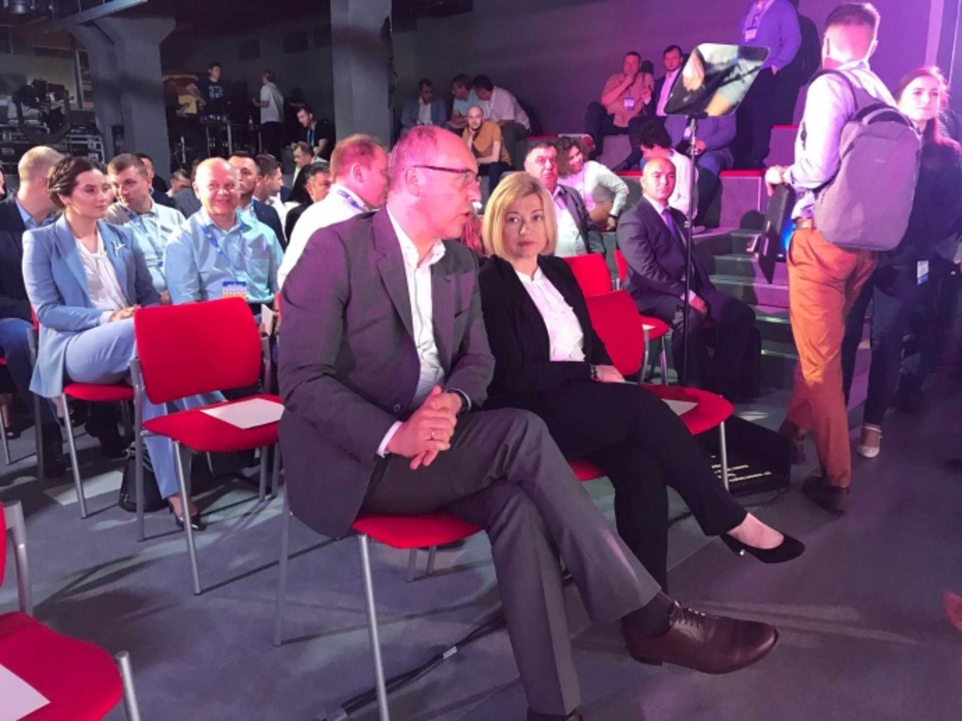 На з‘їзд партії Порошенка прийшли міністри і спікер ВР