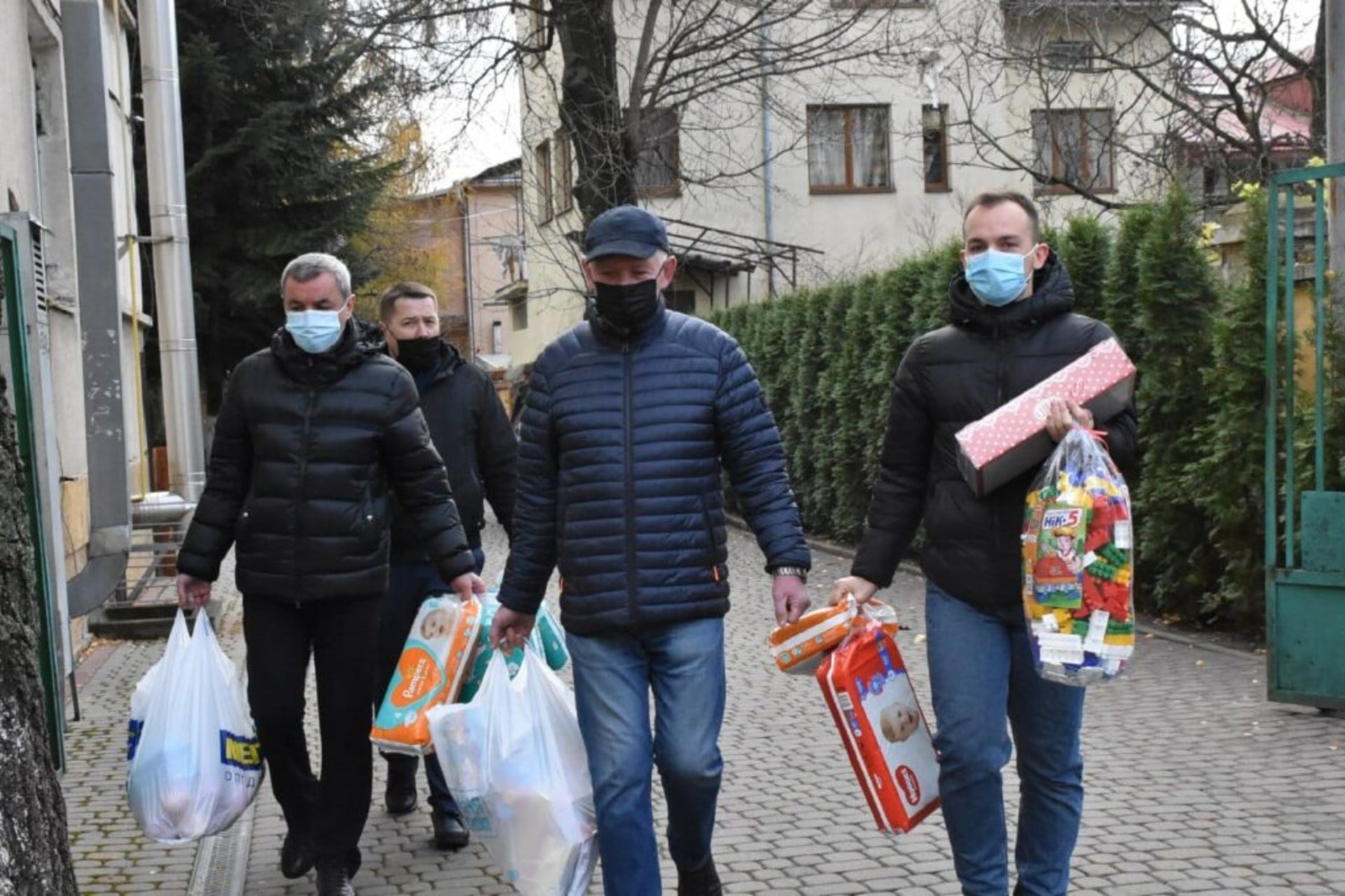 У Львові депутати відвідали кілька дитячих будинків, фото ЄС Львів