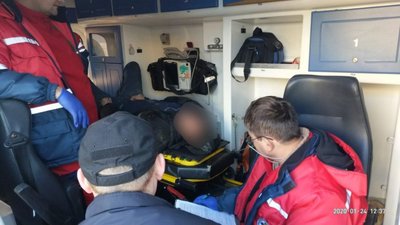 У Львові з-під вантажівки витягли живого пішохода (ФОТО)