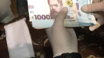 У Львові посадовець центру Держпраці попався на стотисячному хабарі