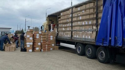 Нажива на війні: до Тернополя під виглядом гуманітарної допомоги привозили брендовий одяг для продажу в магазинах (ФОТО)