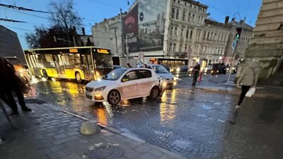 У центрі Львова не розминулись автомобілі