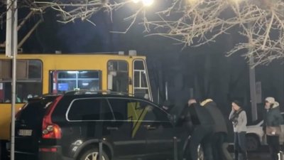 У центрі Львова водій перешкодив руху трамваїв (ВІДЕО)