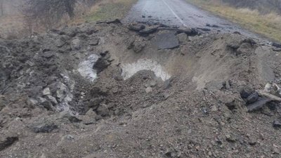 У Запорізькій області зруйнували дорогу між селами (ФОТО)