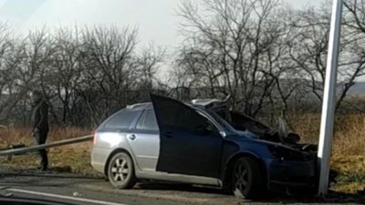 На трасі "Київ - Чоп" автомобіль протаранив відбійник (ВІДЕО)
