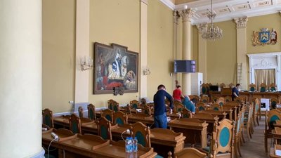 Депутатів Львівської міської ради «виселять» з приміщення Ратуші (ФОТО)