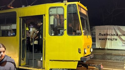 У Львові зламався трамвай