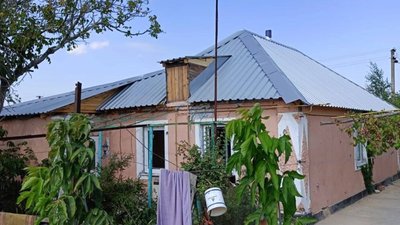 Будівельники з Червоноградщини відновлюють житло у Новій Зорі у межах проєкту «Пліч-о-пліч»