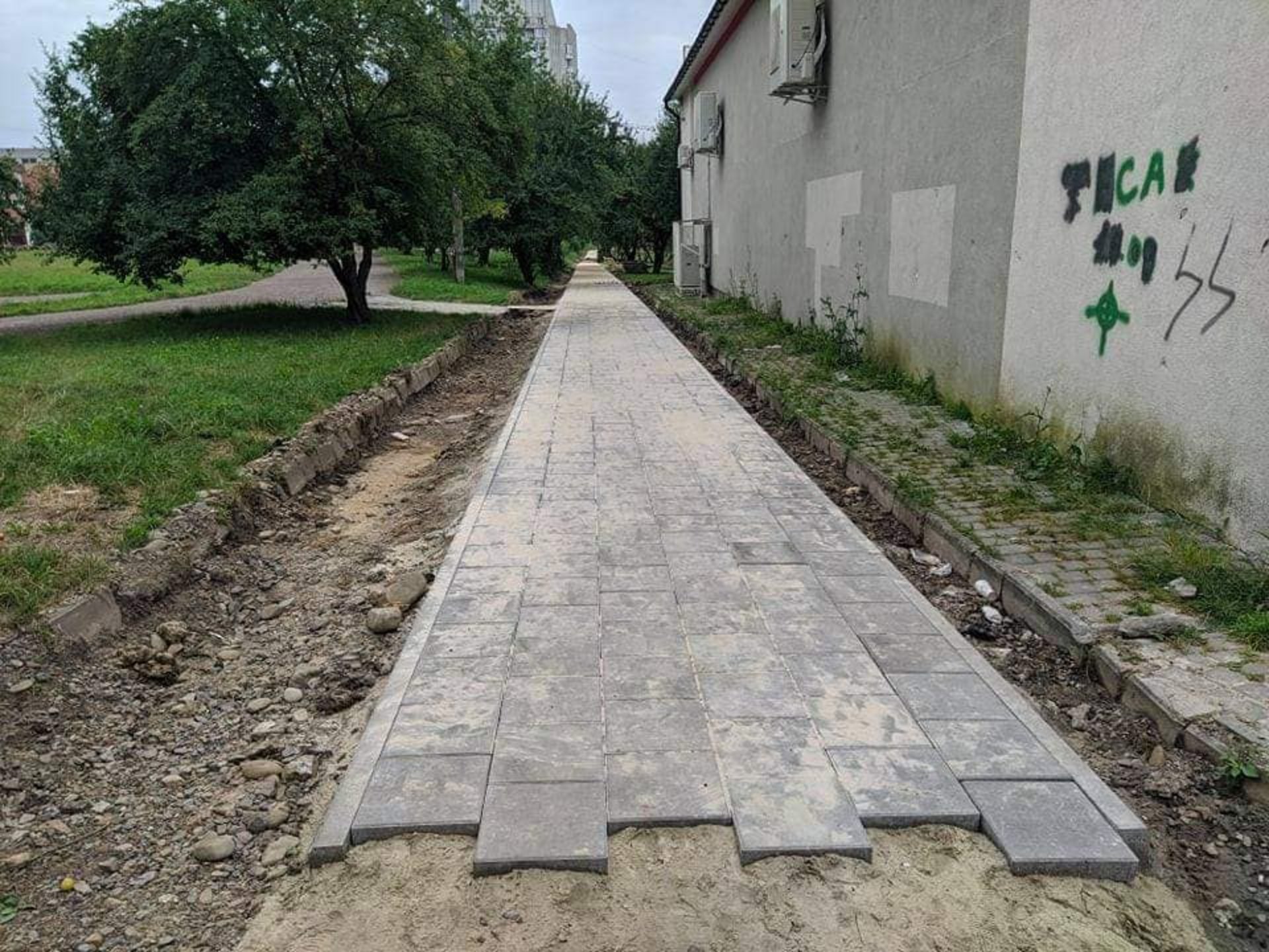 На Сихові звузили хідник для пішоходів, фото Зручне місто