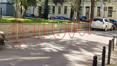 У центрі Львова виявили перешкоди для паркування