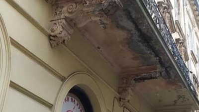 Як у Львові обсипаються балкони