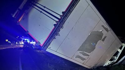 На Львівщині перекинулась вантажівка, загинула мешканка Закарпаття