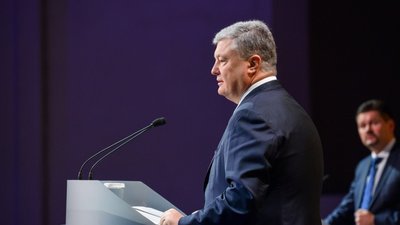 Порошенко наполягає, щоб Верховна Рада на наступній сесії підтримала зміни до Конституції щодо закріплення курсу України на членство в ЄС і НАТО