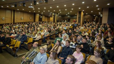 У Дніпрі відбувся показ фільму 2+2 «Володарі неба. На межі»