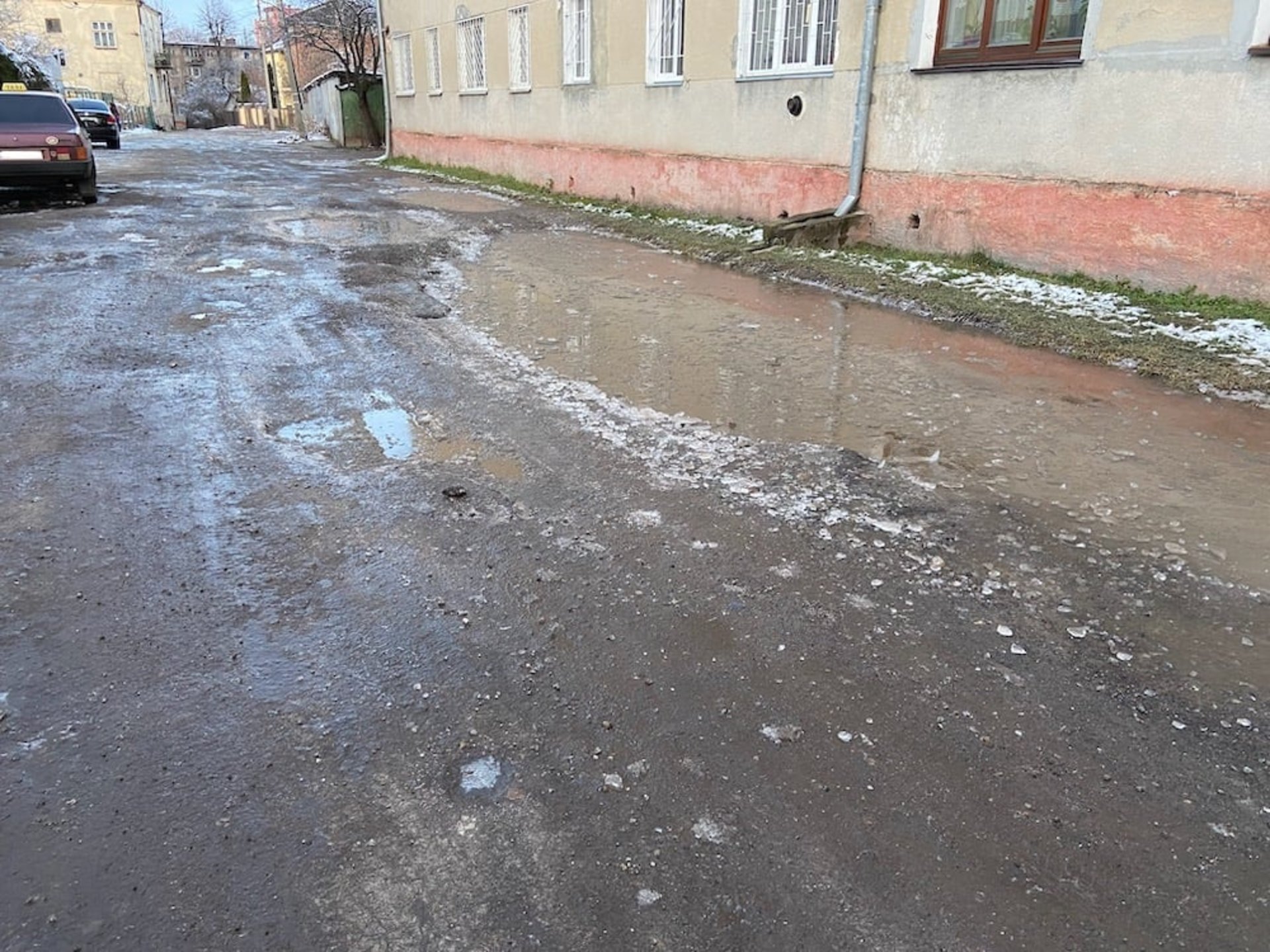 Вулиця Корінна у Львові. Фото із спільноти Гаряча лінія міста Львова