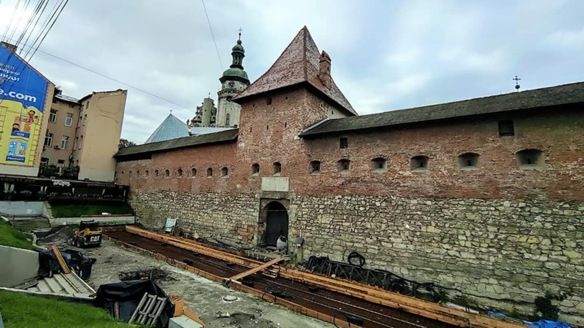 У Львові на площі Митній облаштовують громадський простір, фото Зручне місто