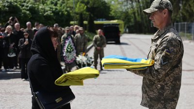 Гіркий день: у Львові попрощались із батьком та сином