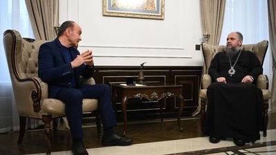 Епіфаній нагородив нардепа від "Батьківщини" почесним орденом (ФОТО)