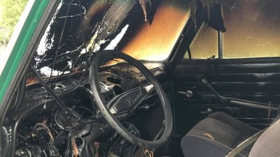 На Львівщині під час руху загорівся легковик з людьми  (ФОТО)