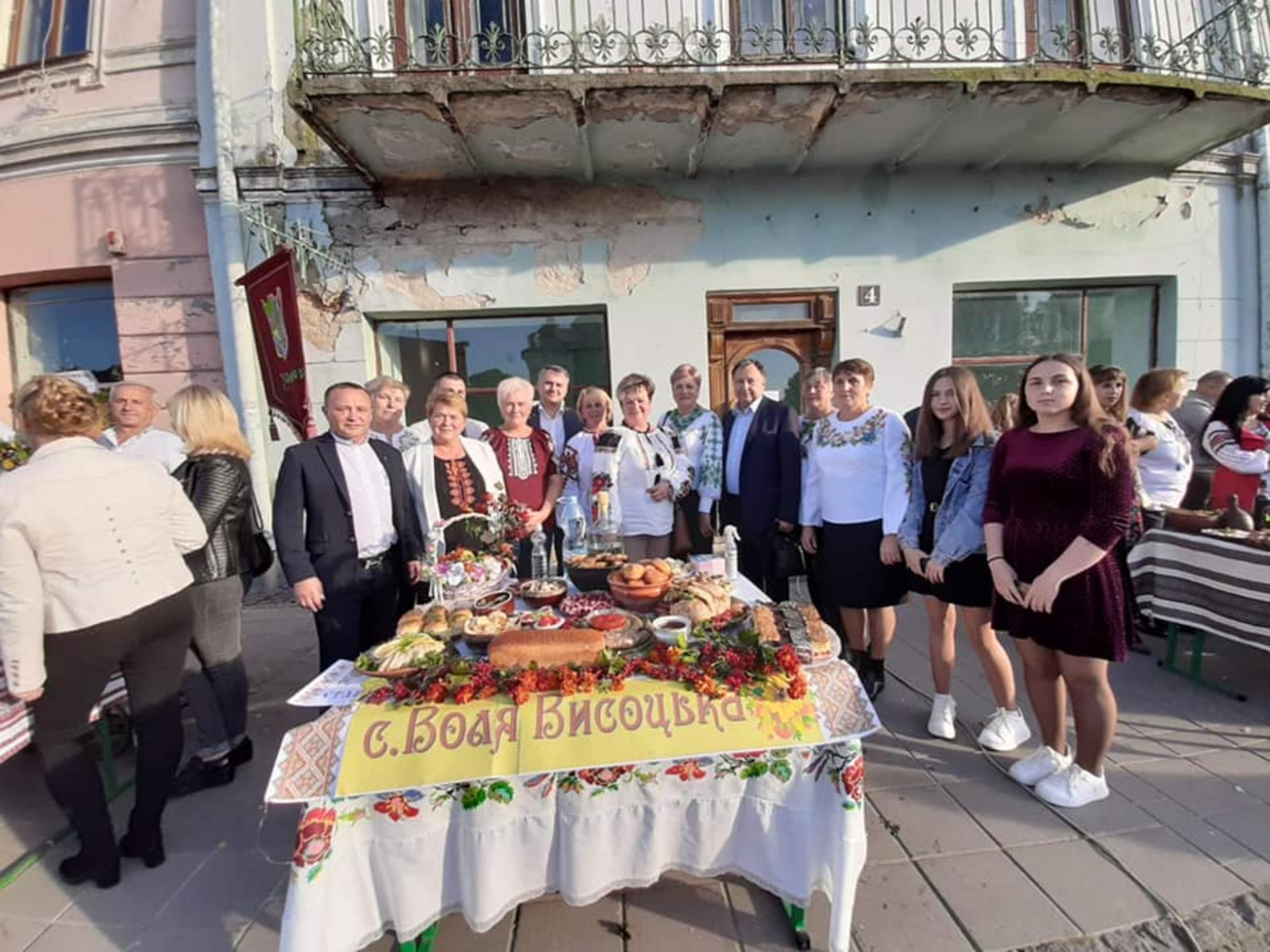 У центрі Жовкви аварійні балкони, фото Олег Синютка
