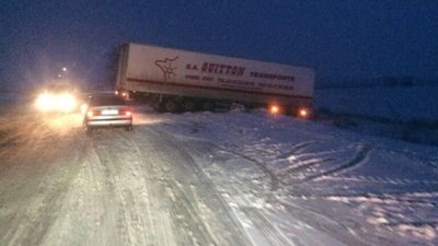 На трасі «Львів - Івано-Франківськ» вантажівка злетіла з дороги (ФОТО)