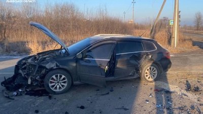 Десяток травмованих людей у ДТП на Львівщині за минулу добу